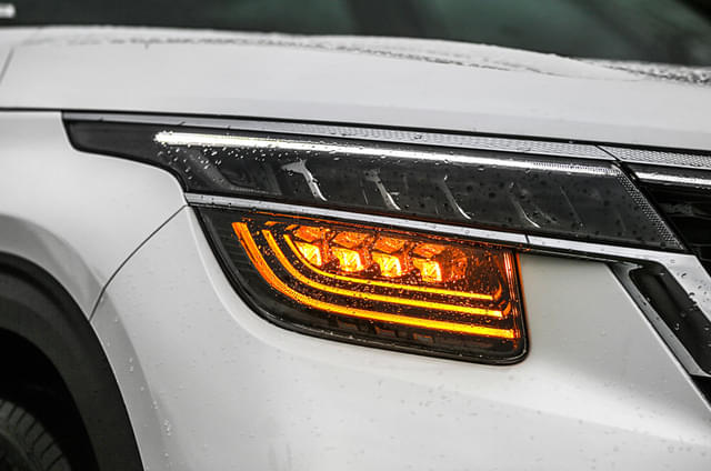 Headlight Image - 2536