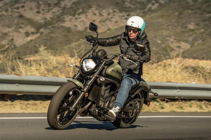 At 235kg, the Vulcan S is heavier than the Eliminator Kawasaki Vulcan S front left cornering shot