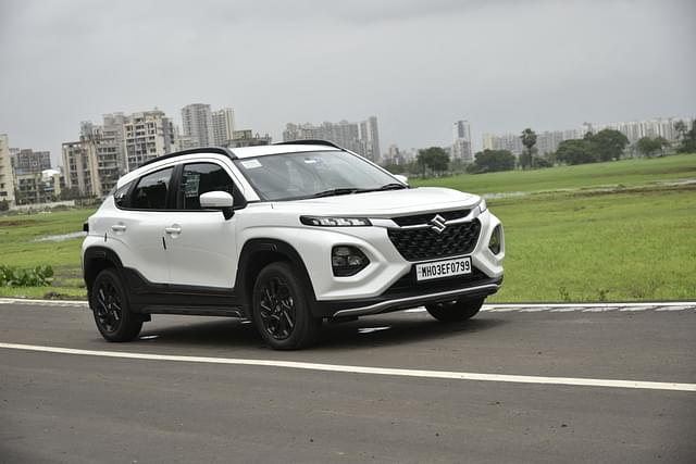 Front Right Three Quarter Image - 9090