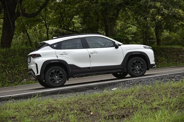 Front Right Three Quarter Image - 9134