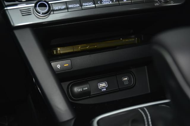 Charging Ports Image - 2471