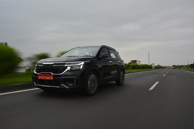 Front Right Three Quarter Image - 2477