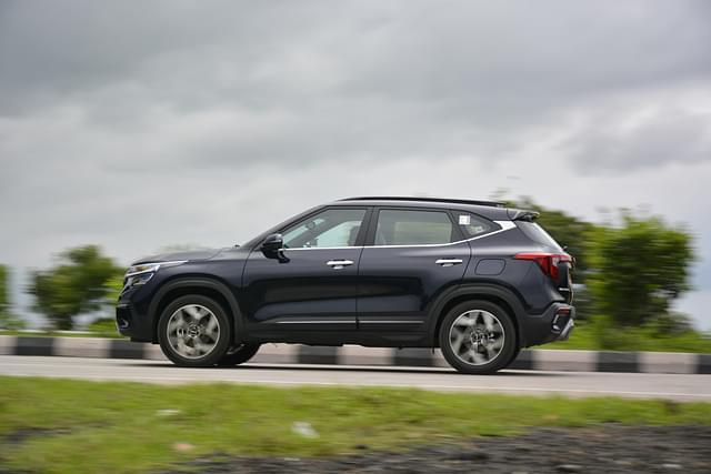 Alloy Wheels Image - 2492