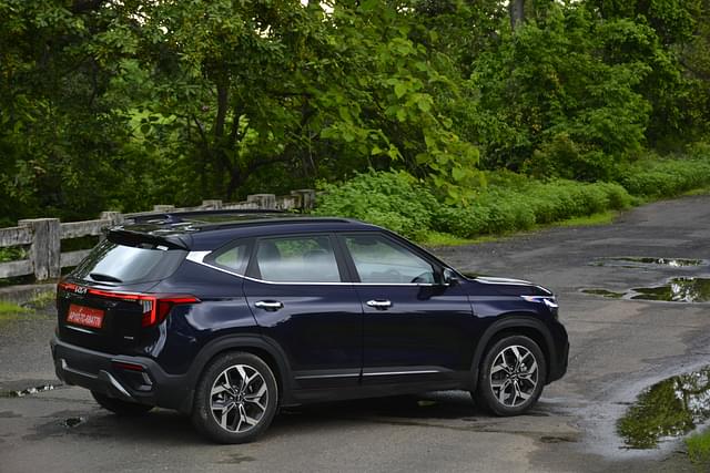 Front Right Three Quarter Image - 2495