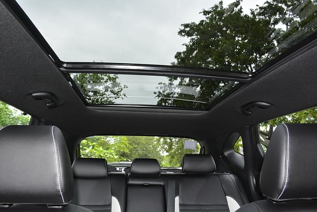 Second Row Seats Image - 2504