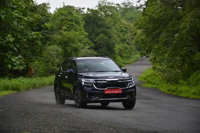 Front Left Three Quarter Image - 2520