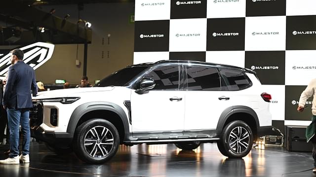 MG Majestor Front Right Three Quarter