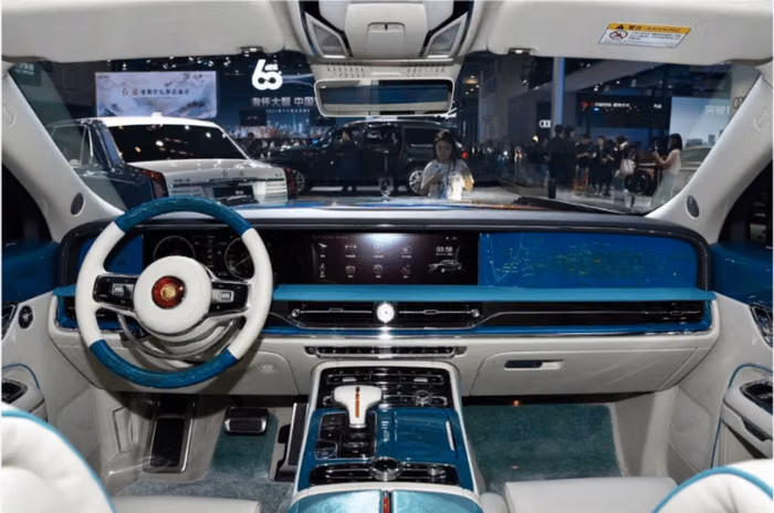 Hongqi Guoli interior