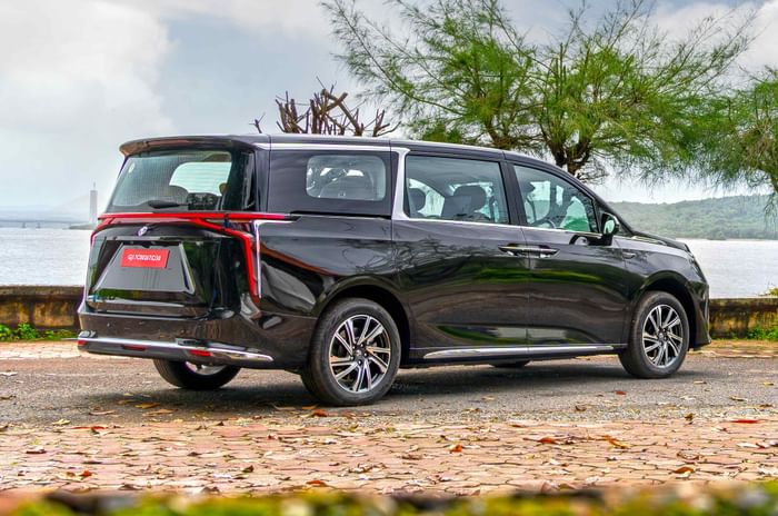 2025 mg m9 rear three quarter